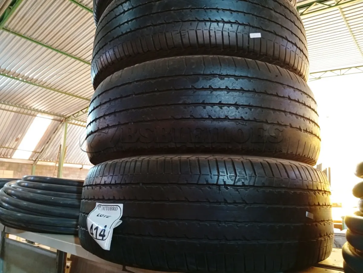 LOTE 414 - 04 PNEUS MEIA-VIDA 265/60/18. (NO ESTADO) ATENÇÃO! FAZER A VISITAÇÃO ANTES DE ARREMATAR, NÃO SABEMOS SE FUNCIONA. LEILÃO NÃO TEM GARANTIA E NEM DEVOLUÇÃO, SUJEITO A POSSÍVEIS AVARIAS VISÍVEIS/OCULTAS E/OU AUSÊNCIA DE COMPONENTES.