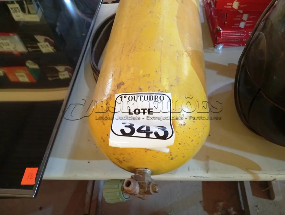 LOTE 343 - 01 CILINDRO GNV VEICULAR. (NO ESTADO) ATENÇÃO! FAZER A VISITAÇÃO ANTES DE ARREMATAR, NÃO SABEMOS SE FUNCIONA. LEILÃO NÃO TEM GARANTIA E NEM DEVOLUÇÃO, SUJEITO A POSSÍVEIS AVARIAS VISÍVEIS/OCULTAS E/OU AUSÊNCIA DE COMPONENTES.