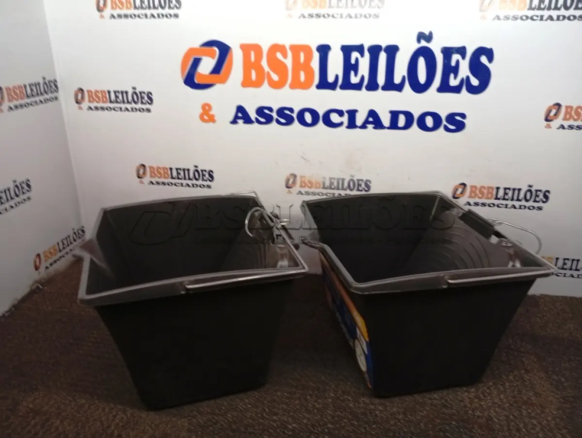 LOTE 432 - 02 BALDES P/ PINTURA. (NO ESTADO) ATENÇÃO! FAZER A VISITAÇÃO ANTES DE ARREMATAR, NÃO SABEMOS SE FUNCIONA. LEILÃO NÃO TEM GARANTIA E NEM DEVOLUÇÃO, SUJEITO A POSSÍVEIS AVARIAS VISÍVEIS/OCULTAS E/OU AUSÊNCIA DE COMPONENTES.