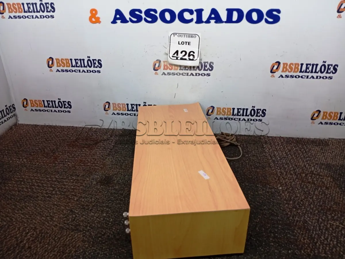 LOTE 426 - 01 STÉREO AM/FM (NO ESTADO) ATENÇÃO! FAZER A VISITAÇÃO ANTES DE ARREMATAR, NÃO SABEMOS SE FUNCIONA. LEILÃO NÃO TEM GARANTIA E NEM DEVOLUÇÃO, SUJEITO A POSSÍVEIS AVARIAS VISÍVEIS/OCULTAS E/OU AUSÊNCIA DE COMPONENTES.