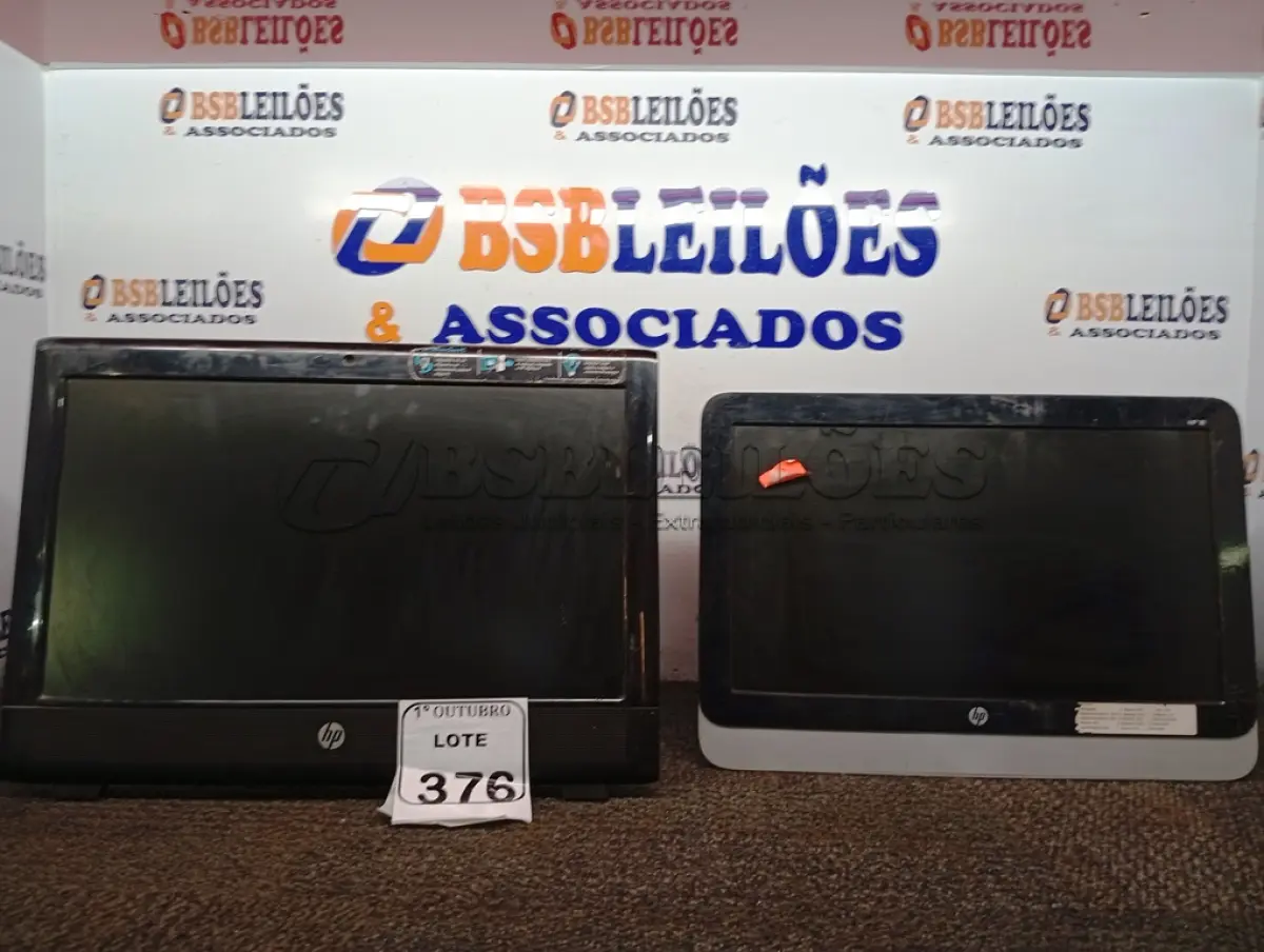 LOTE 376 - 02 MONITORES HP. (NO ESTADO) ATENÇÃO! FAZER A VISITAÇÃO ANTES DE ARREMATAR, NÃO SABEMOS SE FUNCIONA. LEILÃO NÃO TEM GARANTIA E NEM DEVOLUÇÃO, SUJEITO A POSSÍVEIS AVARIAS VISÍVEIS/OCULTAS E/OU AUSÊNCIA DE COMPONENTES.