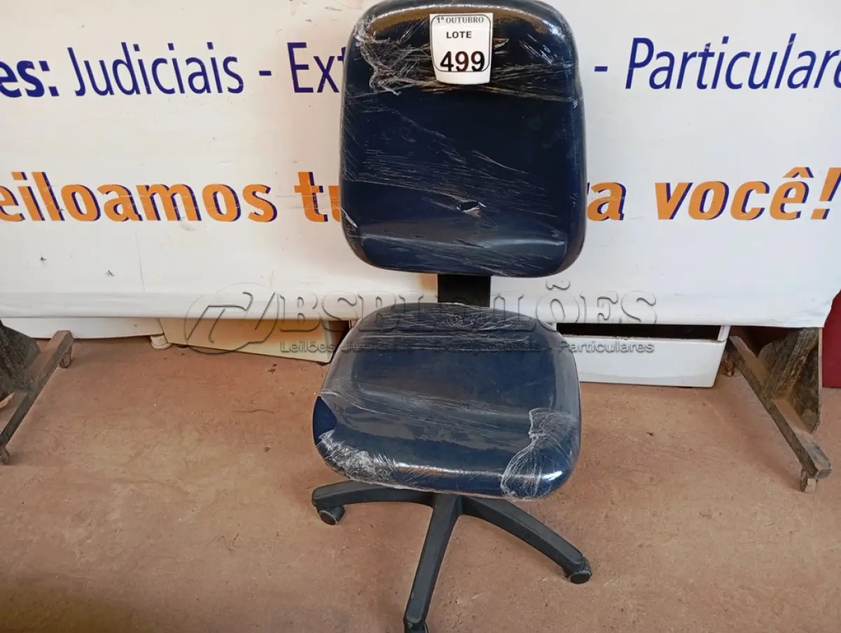 LOTE 499 - 01 CADEIRA SEM BRAÇO. (NO ESTADO) ATENÇÃO! FAZER A VISITAÇÃO ANTES DE ARREMATAR, NÃO SABEMOS SE FUNCIONA. LEILÃO NÃO TEM GARANTIA E NEM DEVOLUÇÃO, SUJEITO A POSSÍVEIS AVARIAS VISÍVEIS/OCULTAS E/OU AUSÊNCIA DE COMPONENTES.