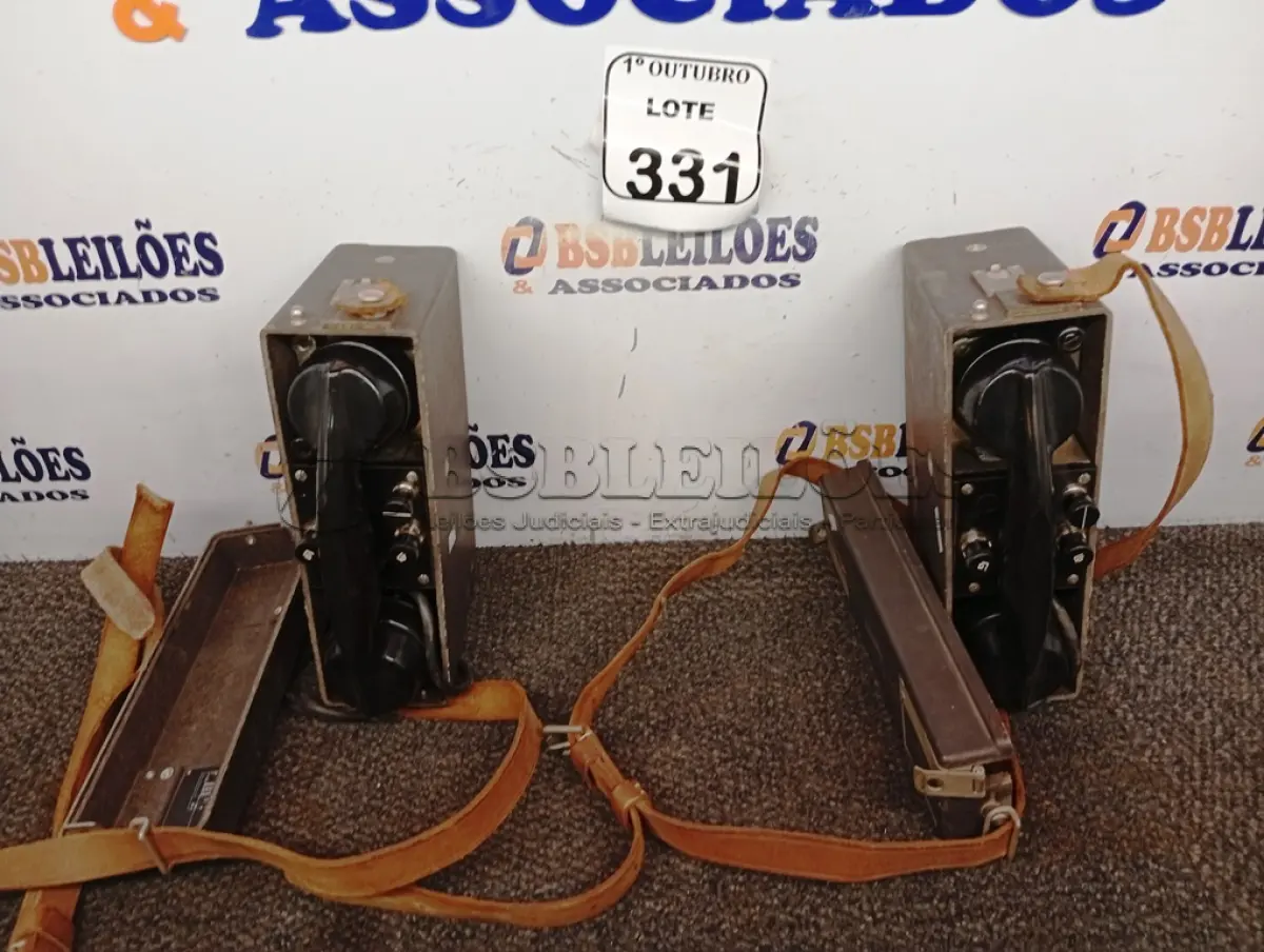 LOTE 331 - 01 PAR DE TELEFONE MILITAR ANTIGO. (NO ESTADO) ATENÇÃO! FAZER A VISITAÇÃO ANTES DE ARREMATAR, NÃO SABEMOS SE FUNCIONA. LEILÃO NÃO TEM GARANTIA E NEM DEVOLUÇÃO, SUJEITO A POSSÍVEIS AVARIAS VISÍVEIS/OCULTAS E/OU AUSÊNCIA DE COMPONENTES.