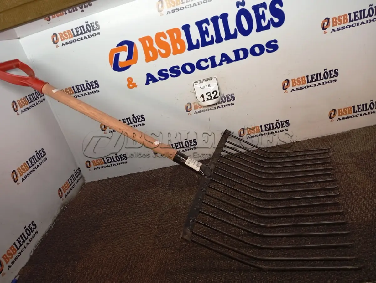 LOTE 132 - 01 GARFO DE FERRO 16 DENTES. (NO ESTADO) ATENÇÃO! FAZER A VISITAÇÃO ANTES DE ARREMATAR, NÃO SABEMOS SE FUNCIONA. LEILÃO NÃO TEM GARANTIA E NEM DEVOLUÇÃO, SUJEITO A POSSÍVEIS AVARIAS VISÍVEIS/OCULTAS E/OU AUSÊNCIA DE COMPONENTES.