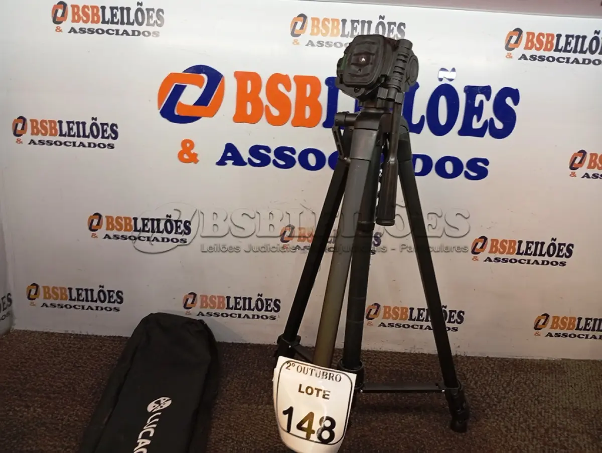 LOTE 148 - 01 TRIPÉ PARA CÂMERA MARCA TOMATE MTG-3016. (NO ESTADO) ATENÇÃO! FAZER A VISITAÇÃO ANTES DE ARREMATAR, NÃO SABEMOS SE FUNCIONA. LEILÃO NÃO TEM GARANTIA E NEM DEVOLUÇÃO, SUJEITO A POSSÍVEIS AVARIAS VISÍVEIS/OCULTAS E/OU AUSÊNCIA DE COMPONENTES.