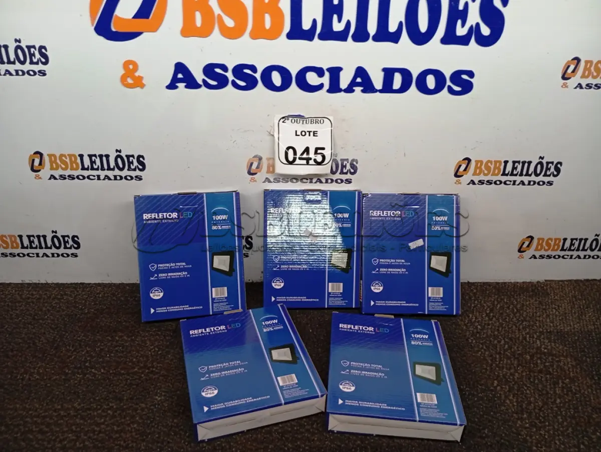 LOTE 045 - 05 REFLETORES LED AMBIENTE EXTERNO100W. (NO ESTADO) ATENÇÃO! FAZER A VISITAÇÃO ANTES DE ARREMATAR, NÃO SABEMOS SE FUNCIONA. LEILÃO NÃO TEM GARANTIA E NEM DEVOLUÇÃO, SUJEITO A POSSÍVEIS AVARIAS VISÍVEIS/OCULTAS E/OU AUSÊNCIA DE COMPONENTES.