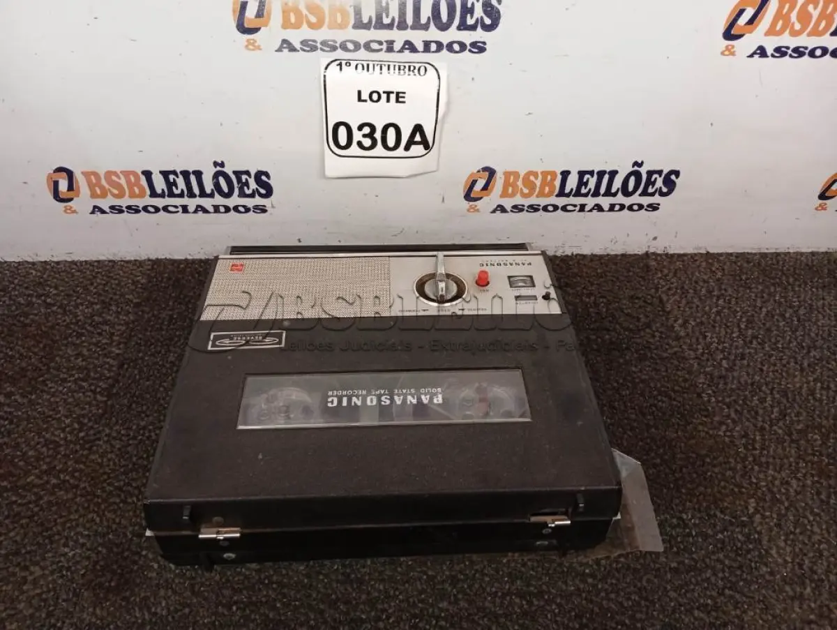 LOTE 030 - 01 GRAVADOR DE ROLO ANTIGO PANASONIC MODELO RQ-501S. (NO ESTADO) ATENÇÃO! FAZER A VISITAÇÃO ANTES DE ARREMATAR, NÃO SABEMOS SE FUNCIONA. LEILÃO NÃO TEM GARANTIA E NEM DEVOLUÇÃO, SUJEITO A POSSÍVEIS AVARIAS VISÍVEIS/OCULTAS E/OU AUSÊNCIA DE COMPONENTES.