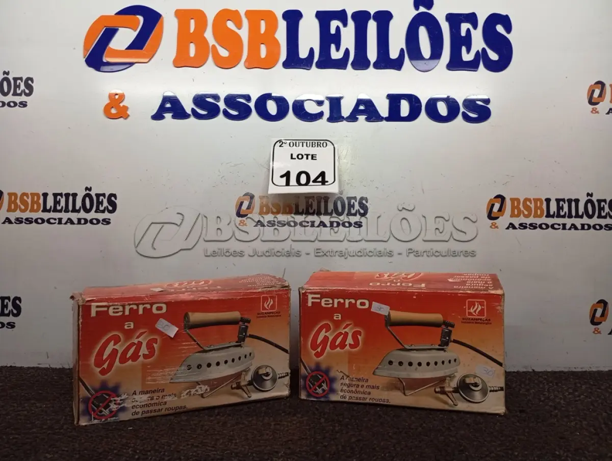 LOTE 104 - 02 FERROS DE PASSAR ROUPAS A GÁS. (NO ESTADO) ATENÇÃO! FAZER A VISITAÇÃO ANTES DE ARREMATAR, NÃO SABEMOS SE FUNCIONA. LEILÃO NÃO TEM GARANTIA E NEM DEVOLUÇÃO, SUJEITO A POSSÍVEIS AVARIAS VISÍVEIS/OCULTAS E/OU AUSÊNCIA DE COMPONENTES.