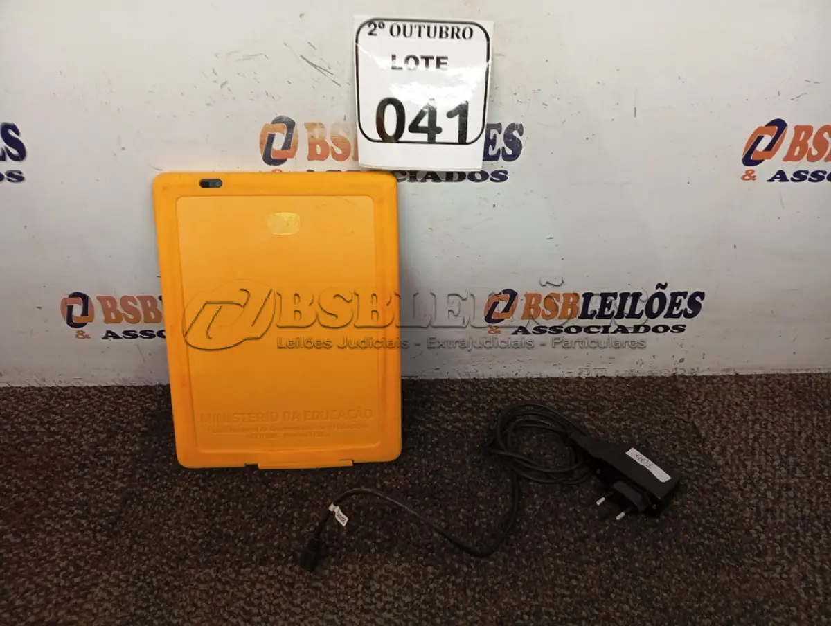 LOTE 041 - 01 TABLET MARCA POSITIVO COM CARREGADOR. (NO ESTADO) ATENÇÃO! FAZER A VISITAÇÃO ANTES DE ARREMATAR, NÃO SABEMOS SE FUNCIONA. LEILÃO NÃO TEM GARANTIA E NEM DEVOLUÇÃO, SUJEITO A POSSÍVEIS AVARIAS VISÍVEIS/OCULTAS E/OU AUSÊNCIA DE COMPONENTES.