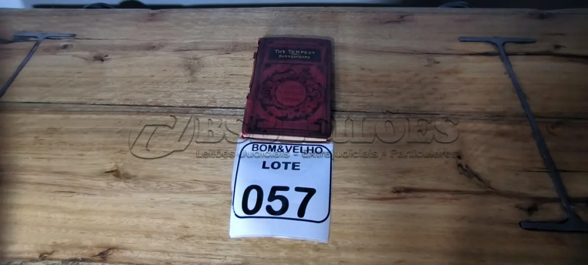 LOTE 057 - 01 LIVRO THE TEMPEST SHAKESPERE (NO ESTADO)