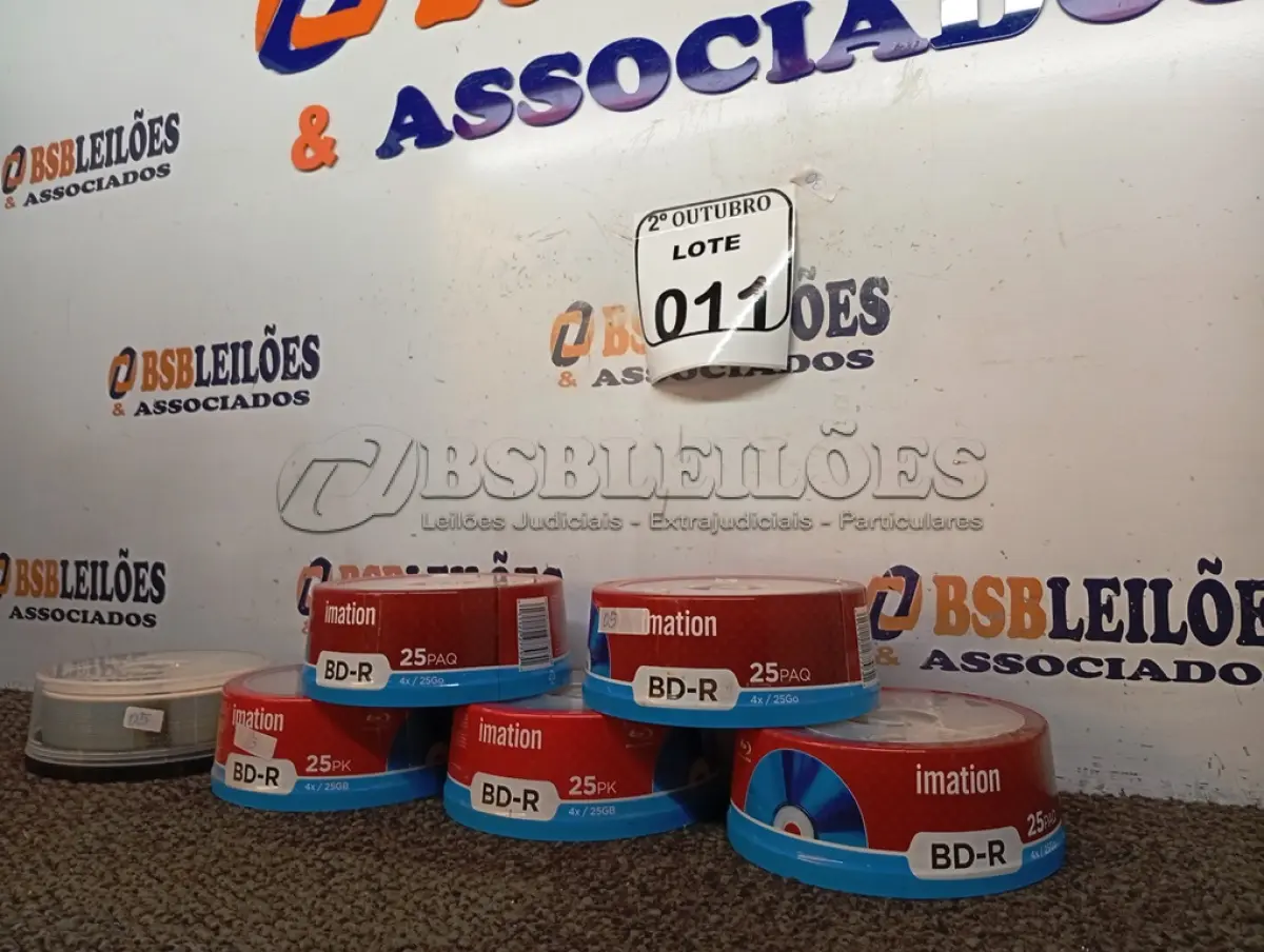 LOTE 011 - 01 LOTE COM APROXIMADAMENTE 150 CDS MÍDIAS VIRGENS. (NO ESTADO) ATENÇÃO! FAZER A VISITAÇÃO ANTES DE ARREMATAR, NÃO SABEMOS SE FUNCIONA. LEILÃO NÃO TEM GARANTIA E NEM DEVOLUÇÃO, SUJEITO A POSSÍVEIS AVARIAS VISÍVEIS/OCULTAS E/OU AUSÊNCIA DE COMPONENTES.