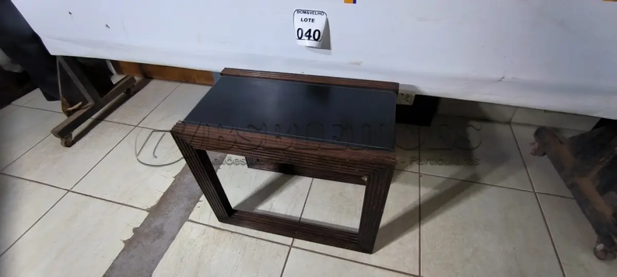 LOTE 040 - 01 BANCO DESIGN ITALIANO. (NO ESTADO)