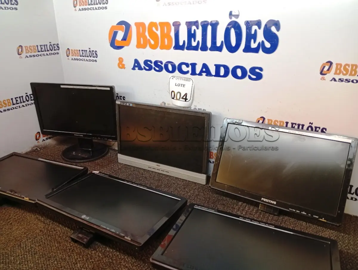 LOTE 004 - 06 MONITORES MARCAS E MODELOS DIVERSOS.  (NO ESTADO) ATENÇÃO! FAZER A VISITAÇÃO ANTES DE ARREMATAR, NÃO SABEMOS SE FUNCIONA. LEILÃO NÃO TEM GARANTIA E NEM DEVOLUÇÃO, SUJEITO A POSSÍVEIS AVARIAS VISÍVEIS/OCULTAS E/OU AUSÊNCIA DE COMPONENTES.