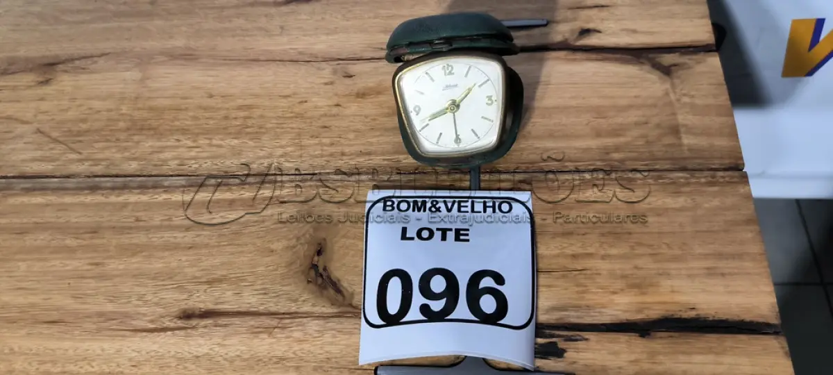 LOTE 096 - 01 RELÓGIO EUROPA. (NO ESTADO)