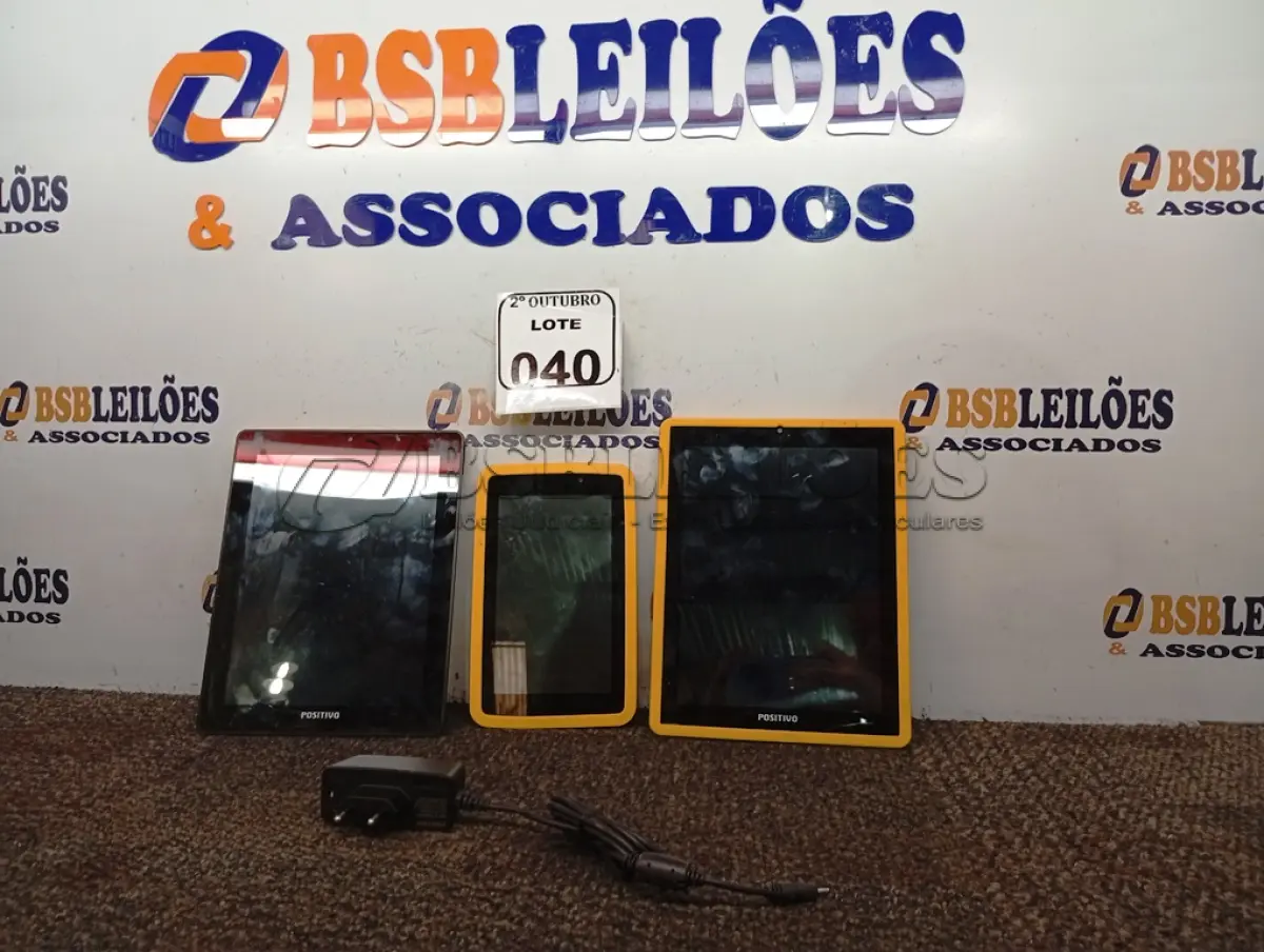 LOTE 040 - 03 TABLETS MARCA POSITIVO. (NO ESTADO) ATENÇÃO! FAZER A VISITAÇÃO ANTES DE ARREMATAR, NÃO SABEMOS SE FUNCIONA. LEILÃO NÃO TEM GARANTIA E NEM DEVOLUÇÃO, SUJEITO A POSSÍVEIS AVARIAS VISÍVEIS/OCULTAS E/OU AUSÊNCIA DE COMPONENTES.