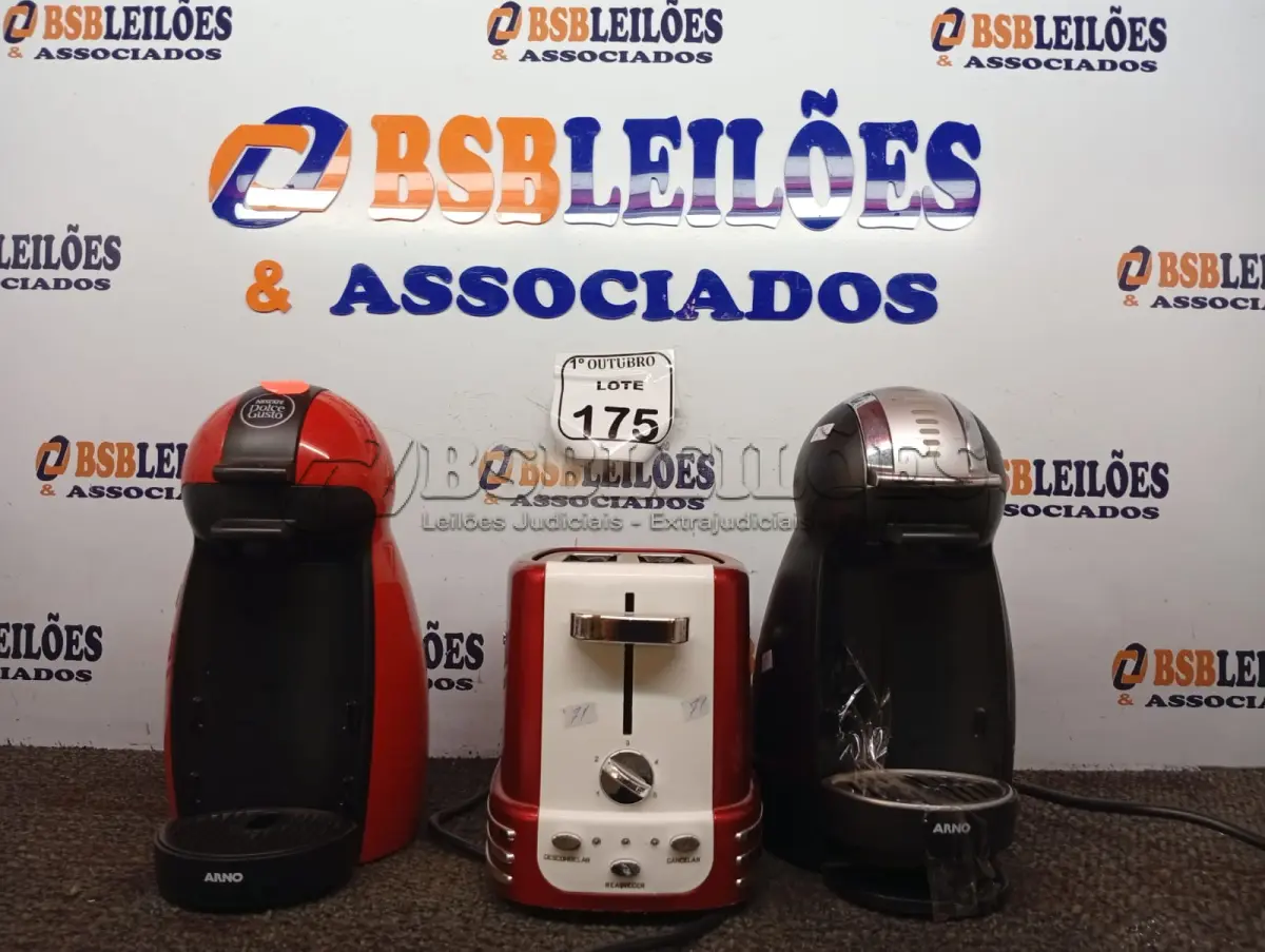 LOTE 175 - 02 CAFETEIRAS DOLCE GUSTO E 01 TORRADEIRA. (NO ESTADO) ATENÇÃO! FAZER A VISITAÇÃO ANTES DE ARREMATAR, NÃO SABEMOS SE FUNCIONA. LEILÃO NÃO TEM GARANTIA E NEM DEVOLUÇÃO, SUJEITO A POSSÍVEIS AVARIAS VISÍVEIS/OCULTAS E/OU AUSÊNCIA DE COMPONENTES.