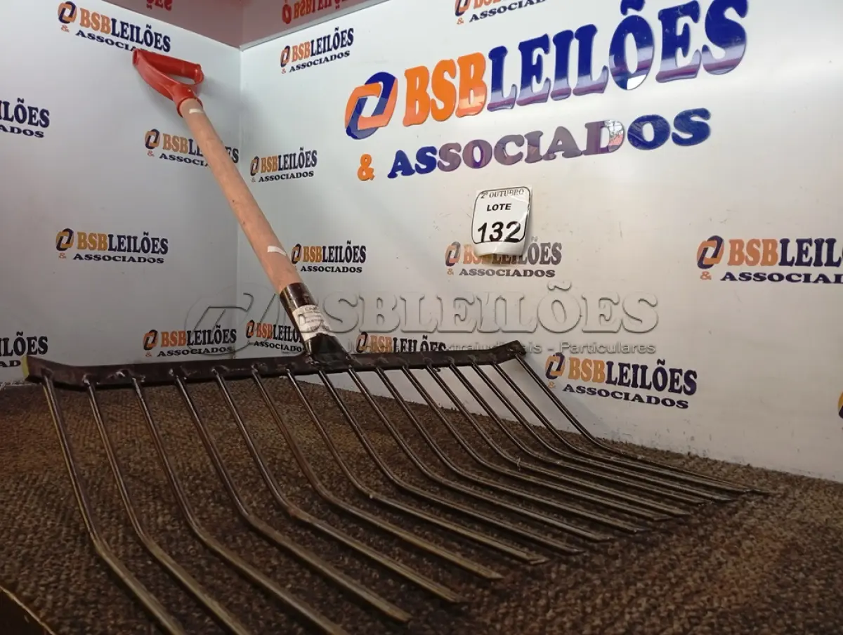 LOTE 132 - 01 GARFO DE FERRO 16 DENTES. (NO ESTADO) ATENÇÃO! FAZER A VISITAÇÃO ANTES DE ARREMATAR, NÃO SABEMOS SE FUNCIONA. LEILÃO NÃO TEM GARANTIA E NEM DEVOLUÇÃO, SUJEITO A POSSÍVEIS AVARIAS VISÍVEIS/OCULTAS E/OU AUSÊNCIA DE COMPONENTES.