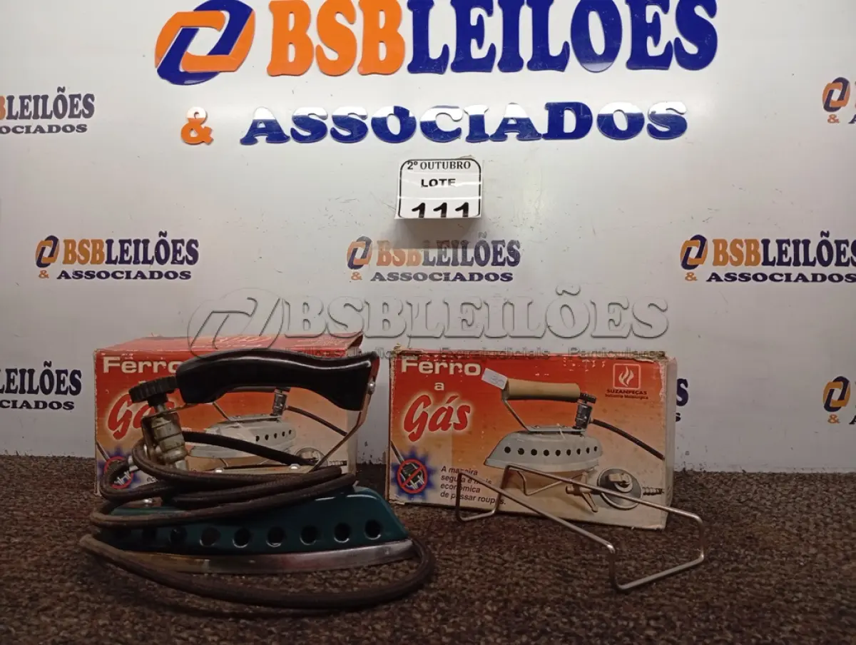 LOTE 111 - 02 FERROS DE PASSAR ROUPAS A GÁS. (NO ESTADO) ATENÇÃO! FAZER A VISITAÇÃO ANTES DE ARREMATAR, NÃO SABEMOS SE FUNCIONA. LEILÃO NÃO TEM GARANTIA E NEM DEVOLUÇÃO, SUJEITO A POSSÍVEIS AVARIAS VISÍVEIS/OCULTAS E/OU AUSÊNCIA DE COMPONENTES.