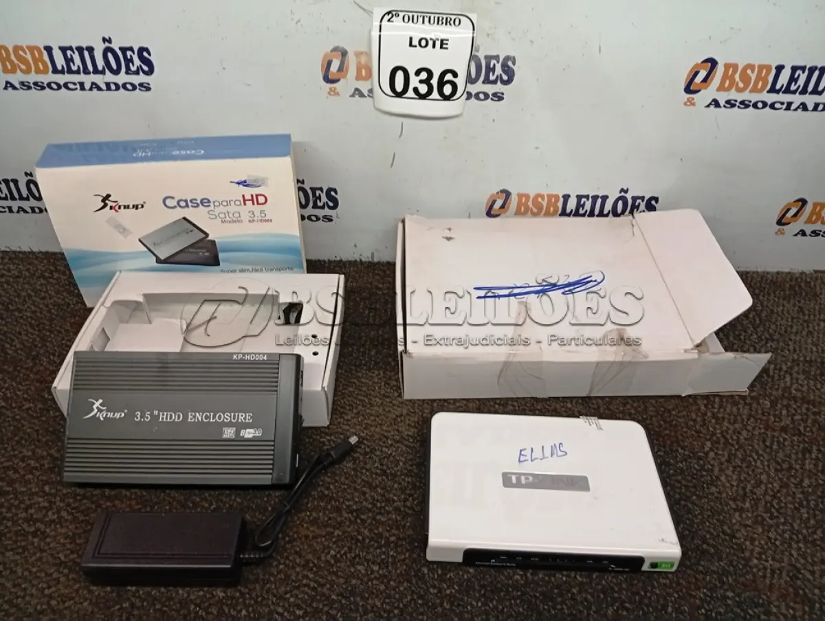 LOTE 036 - 01 CASE PARA HD E 01 ROTEADOR TP LINK. (NO ESTADO) ATENÇÃO! FAZER A VISITAÇÃO ANTES DE ARREMATAR, NÃO SABEMOS SE FUNCIONA. LEILÃO NÃO TEM GARANTIA E NEM DEVOLUÇÃO, SUJEITO A POSSÍVEIS AVARIAS VISÍVEIS/OCULTAS E/OU AUSÊNCIA DE COMPONENTES.