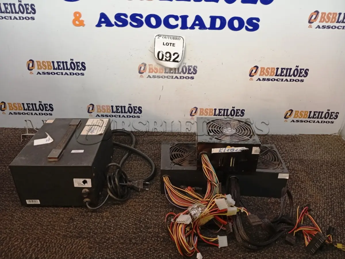 LOTE 092 - 03 FONTES PARA PC E 01 SOPRADOR TÉRMICO. (NO ESTADO) ATENÇÃO! FAZER A VISITAÇÃO ANTES DE ARREMATAR, NÃO SABEMOS SE FUNCIONA. LEILÃO NÃO TEM GARANTIA E NEM DEVOLUÇÃO, SUJEITO A POSSÍVEIS AVARIAS VISÍVEIS/OCULTAS E/OU AUSÊNCIA DE COMPONENTES.