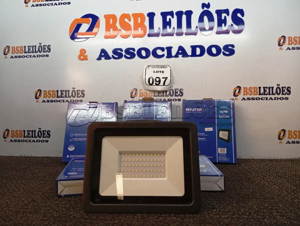 LOTE 097 - 05 REFLETORES LED AMBIENTE EXTERNO100W. (NO ESTADO) ATENÇÃO! FAZER A VISITAÇÃO ANTES DE ARREMATAR, NÃO SABEMOS SE FUNCIONA. LEILÃO NÃO TEM GARANTIA E NEM DEVOLUÇÃO, SUJEITO A POSSÍVEIS AVARIAS VISÍVEIS/OCULTAS E/OU AUSÊNCIA DE COMPONENTES.