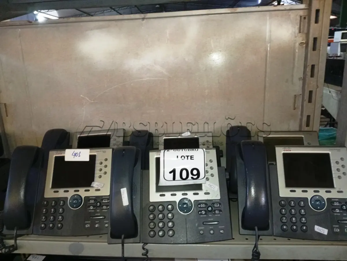 LOTE 109 - 06 APARELHOS TELEFÔNICOS MARCA SYSTEM. (NO ESTADO) ATENÇÃO! FAZER A VISITAÇÃO ANTES DE ARREMATAR, NÃO SABEMOS SE FUNCIONA. LEILÃO NÃO TEM GARANTIA E NEM DEVOLUÇÃO, SUJEITO A POSSÍVEIS AVARIAS VISÍVEIS/OCULTAS E/OU AUSÊNCIA DE COMPONENTES.