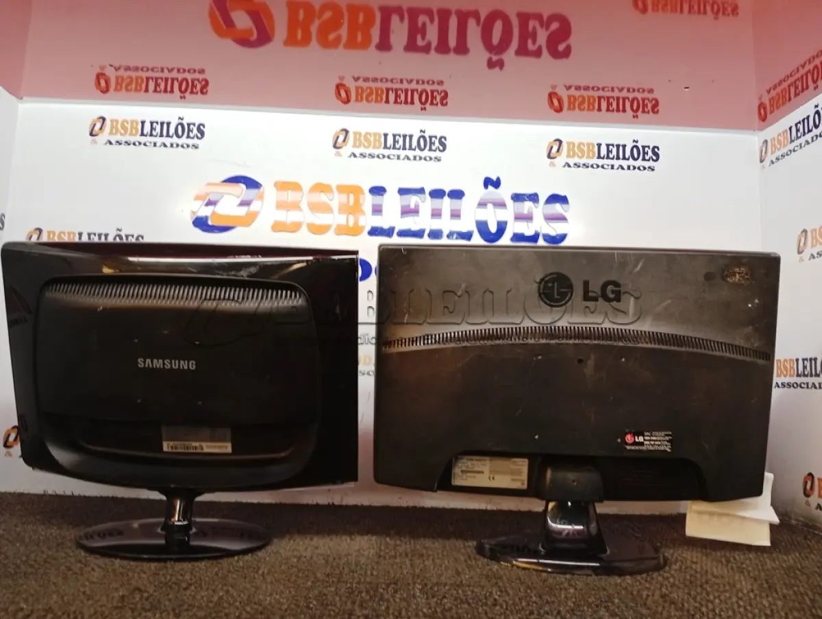 LOTE 136 - 02 MONITORES MARCAS SAMSUNG E LG. (NO ESTADO) ATENÇÃO! FAZER A VISITAÇÃO ANTES DE ARREMATAR, NÃO SABEMOS SE FUNCIONA. LEILÃO NÃO TEM GARANTIA E NEM DEVOLUÇÃO, SUJEITO A POSSÍVEIS AVARIAS VISÍVEIS/OCULTAS E/OU AUSÊNCIA DE COMPONENTES.