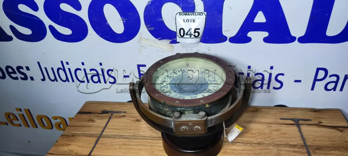 LOTE 045 - 01 BÚSSOLA JAPONESA DE NAVIO. (NO ESTADO)
