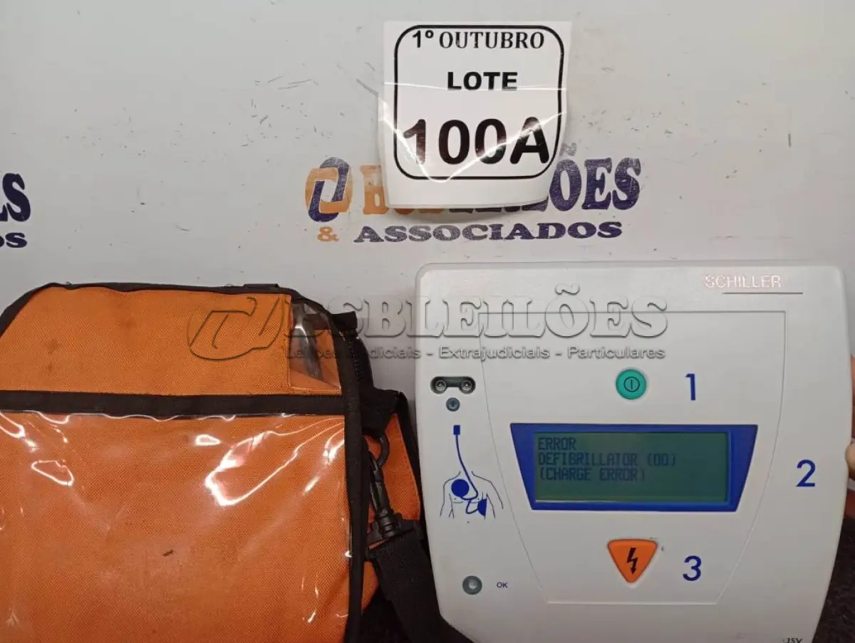 LOTE 100 - 01 DESFIBRILADOR SCHILLER FRED EASY. (NO ESTADO) ATENÇÃO! FAZER A VISITAÇÃO ANTES DE ARREMATAR, NÃO SABEMOS SE FUNCIONA. LEILÃO NÃO TEM GARANTIA E NEM DEVOLUÇÃO, SUJEITO A POSSÍVEIS AVARIAS VISÍVEIS/OCULTAS E/OU AUSÊNCIA DE COMPONENTES.