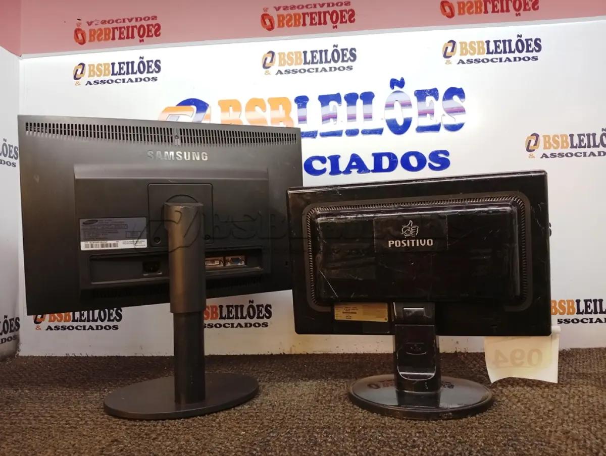 LOTE 094 - 02 MONITORES LCD. (NO ESTADO) ATENÇÃO! FAZER A VISITAÇÃO ANTES DE ARREMATAR, NÃO SABEMOS SE FUNCIONA. LEILÃO NÃO TEM GARANTIA E NEM DEVOLUÇÃO, SUJEITO A POSSÍVEIS AVARIAS VISÍVEIS/OCULTAS E/OU AUSÊNCIA DE COMPONENTES.