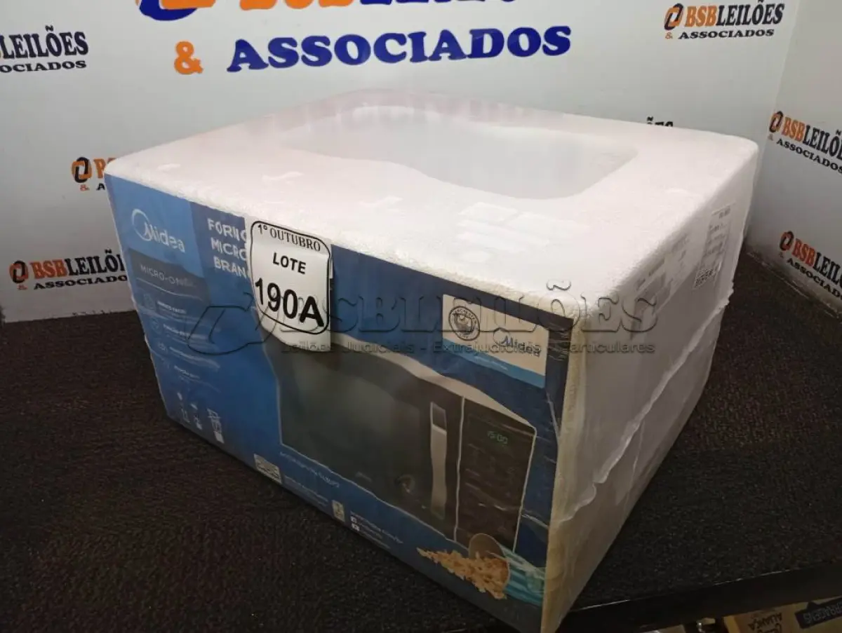 LOTE 190 - 01 FORNO MICRO-ONDAS NA COR PRETA E BRANCO 35L MARCA MIDEA 220V (NOVO). (NO ESTADO) ATENÇÃO! FAZER A VISITAÇÃO ANTES DE ARREMATAR, NÃO SABEMOS SE FUNCIONA. LEILÃO NÃO TEM GARANTIA E NEM DEVOLUÇÃO, SUJEITO A POSSÍVEIS AVARIAS VISÍVEIS/OCULTAS E/OU AUSÊNCIA DE COMPONENTES.
