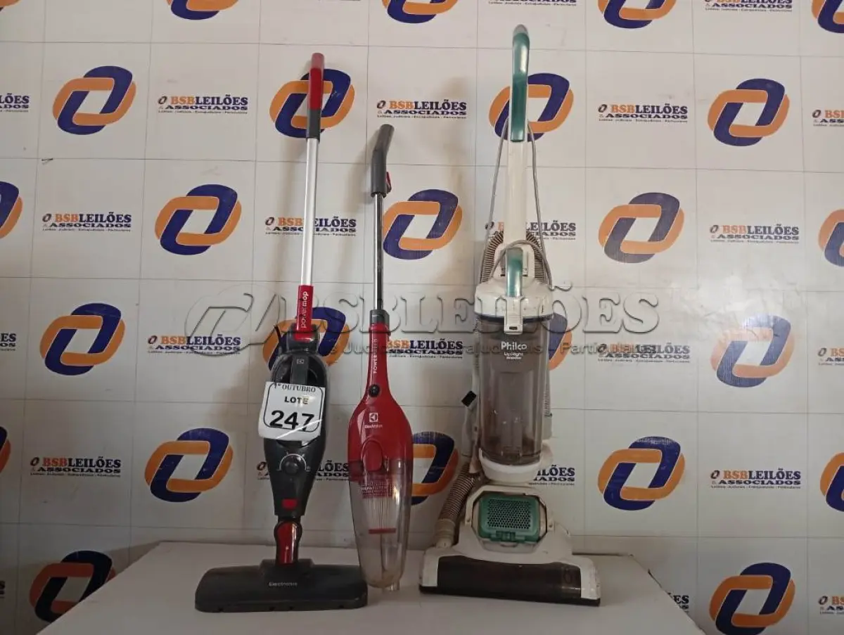 LOTE 247 - 03 ASPIRADORES INCOMPLETOS. (NO ESTADO) ATENÇÃO! FAZER A VISITAÇÃO ANTES DE ARREMATAR, NÃO SABEMOS SE FUNCIONA. LEILÃO NÃO TEM GARANTIA E NEM DEVOLUÇÃO, SUJEITO A POSSÍVEIS AVARIAS VISÍVEIS/OCULTAS E/OU AUSÊNCIA DE COMPONENTES.