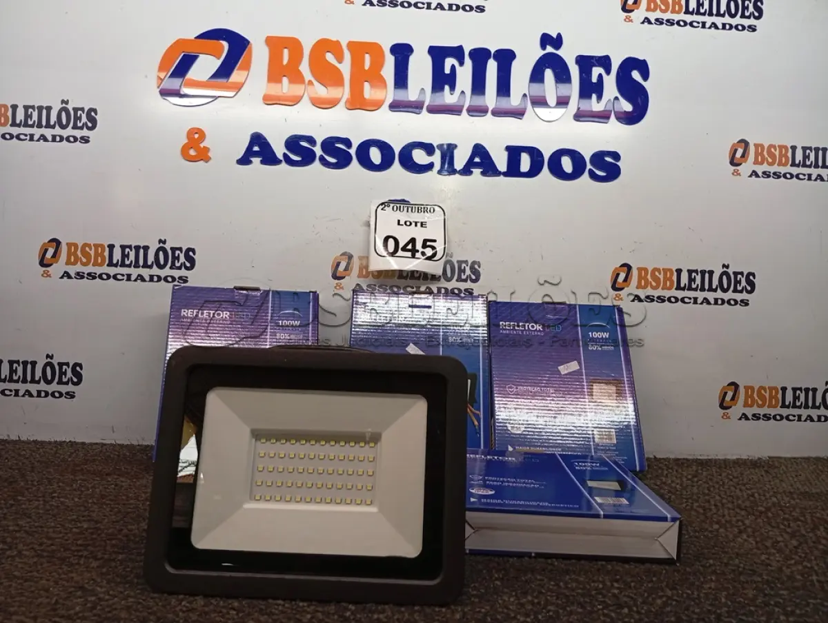 LOTE 045 - 05 REFLETORES LED AMBIENTE EXTERNO100W. (NO ESTADO) ATENÇÃO! FAZER A VISITAÇÃO ANTES DE ARREMATAR, NÃO SABEMOS SE FUNCIONA. LEILÃO NÃO TEM GARANTIA E NEM DEVOLUÇÃO, SUJEITO A POSSÍVEIS AVARIAS VISÍVEIS/OCULTAS E/OU AUSÊNCIA DE COMPONENTES.