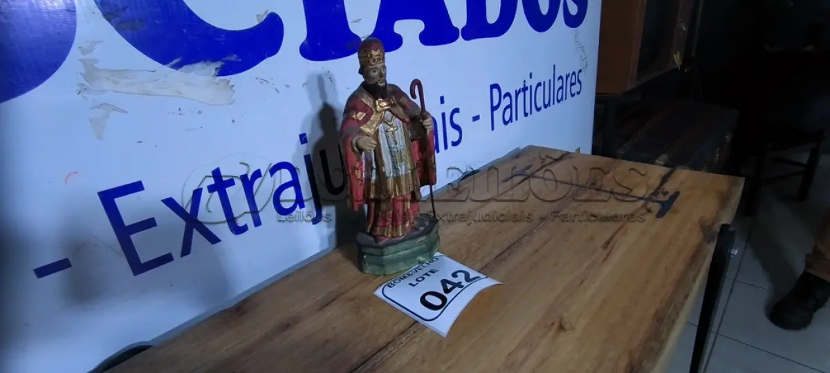 LOTE 042 - 01 IMAGEM DE SANTO SÉCULO XIX MADEIRA. (NO ESTADO)