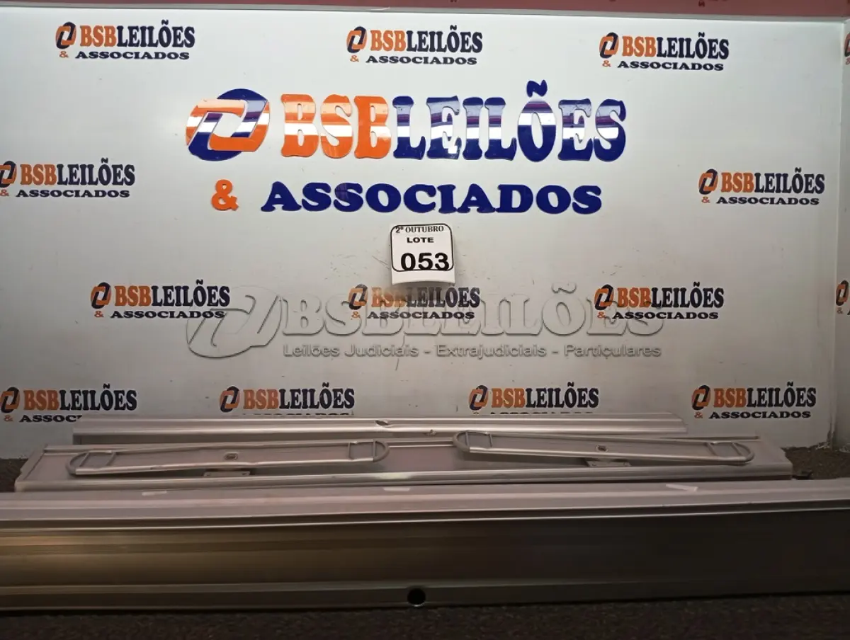 LOTE 053 - 03 TELAS DE ANÚNCIO. (NO ESTADO) ATENÇÃO! FAZER A VISITAÇÃO ANTES DE ARREMATAR, NÃO SABEMOS SE FUNCIONA. LEILÃO NÃO TEM GARANTIA E NEM DEVOLUÇÃO, SUJEITO A POSSÍVEIS AVARIAS VISÍVEIS/OCULTAS E/OU AUSÊNCIA DE COMPONENTES.