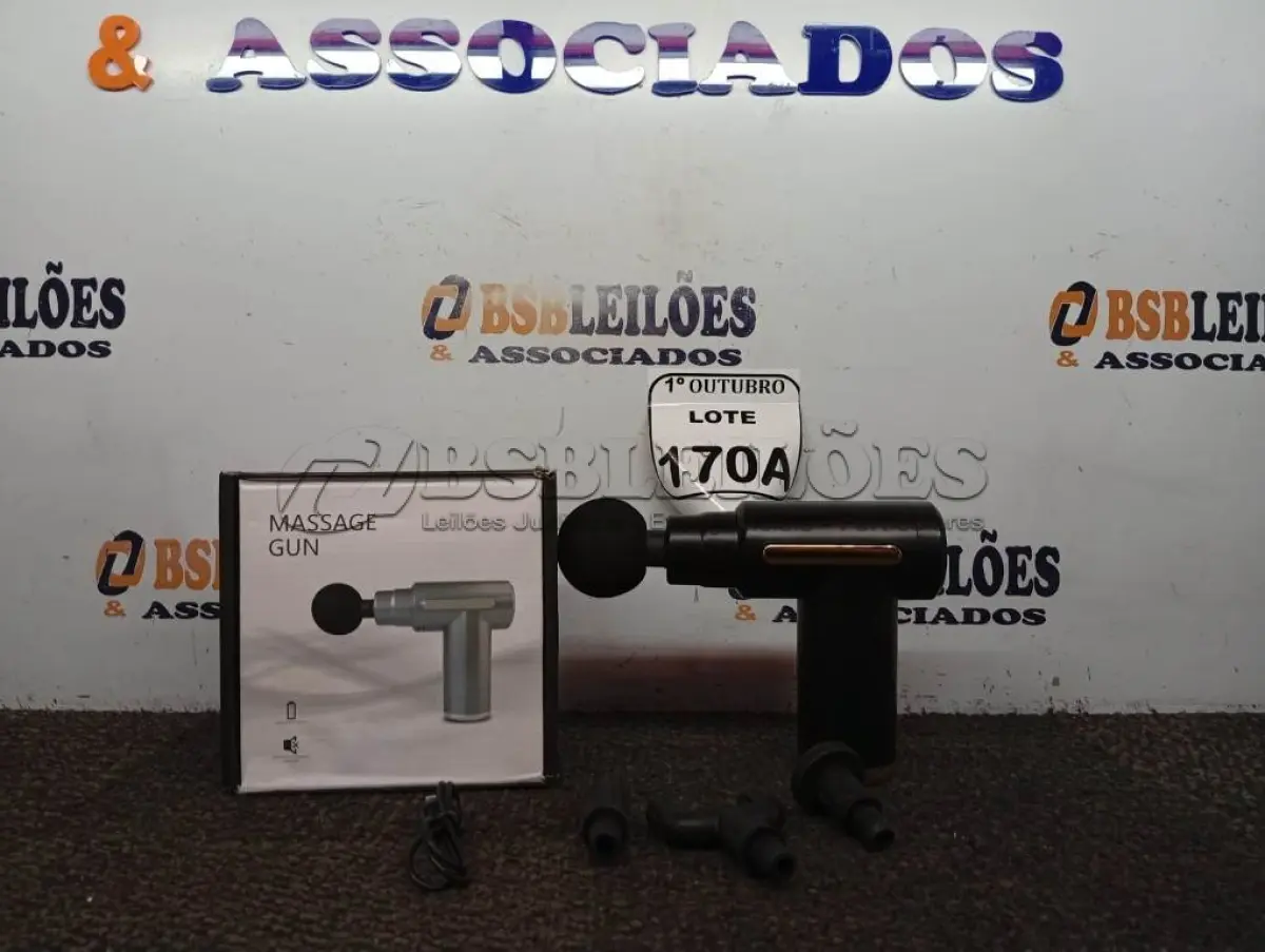 LOTE 170 - 01 MASSAGEADOR MUSCULAR COM CARREGADOR E ACESSÓRIOS. ATENÇÃO! FAZER A VISITAÇÃO ANTES DE ARREMATAR, NÃO SABEMOS SE FUNCIONA. LEILÃO NÃO TEM GARANTIA E NEM DEVOLUÇÃO, SUJEITO A POSSÍVEIS AVARIAS VISÍVEIS/OCULTAS E/OU AUSÊNCIA DE COMPONENTES.