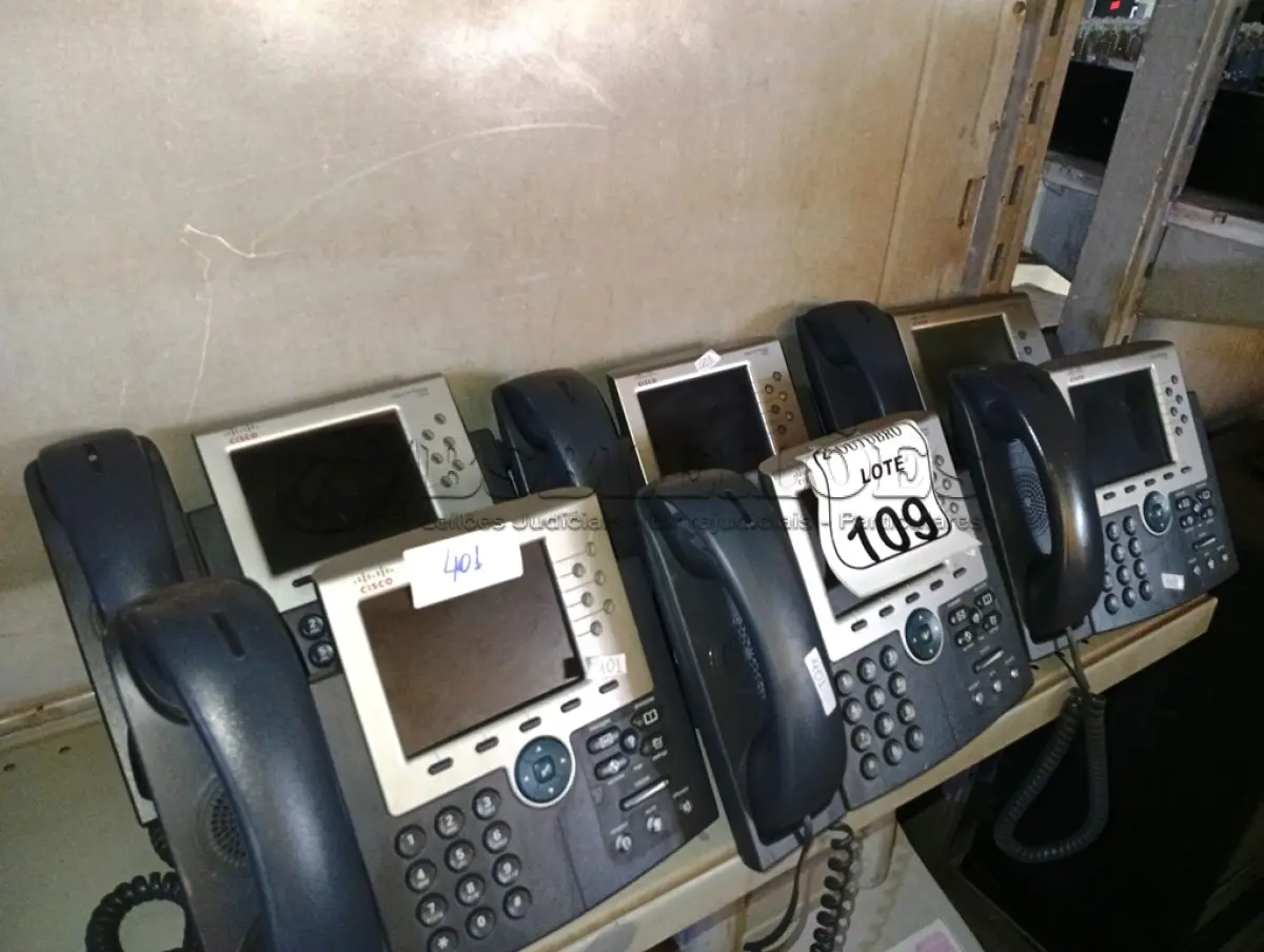 LOTE 109 - 06 APARELHOS TELEFÔNICOS MARCA SYSTEM. (NO ESTADO) ATENÇÃO! FAZER A VISITAÇÃO ANTES DE ARREMATAR, NÃO SABEMOS SE FUNCIONA. LEILÃO NÃO TEM GARANTIA E NEM DEVOLUÇÃO, SUJEITO A POSSÍVEIS AVARIAS VISÍVEIS/OCULTAS E/OU AUSÊNCIA DE COMPONENTES.