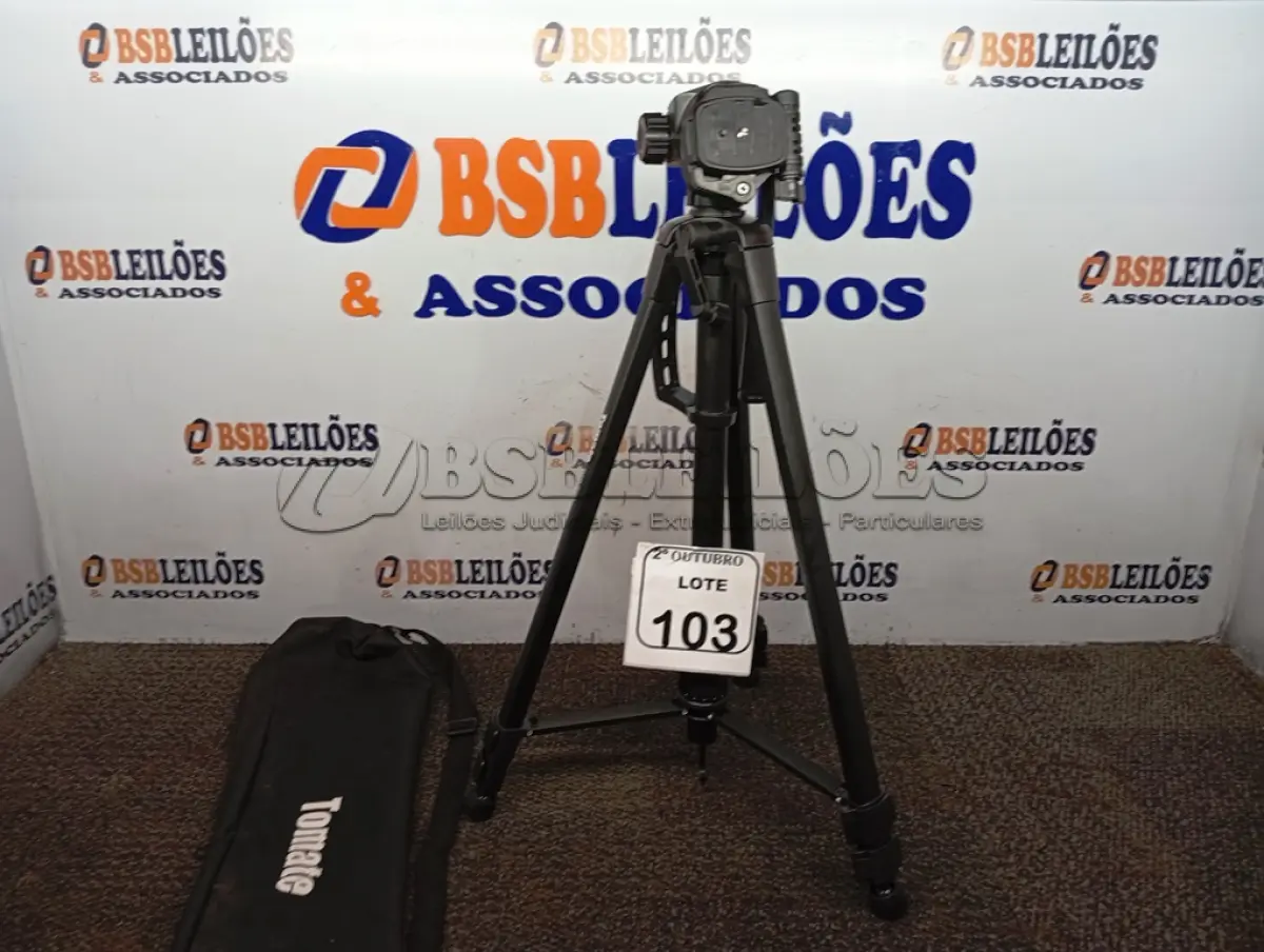 LOTE 103 - 01 TRIPÉ PARA CÂMERA MARCA TOMATE MTG-3016. (NO ESTADO) ATENÇÃO! FAZER A VISITAÇÃO ANTES DE ARREMATAR, NÃO SABEMOS SE FUNCIONA. LEILÃO NÃO TEM GARANTIA E NEM DEVOLUÇÃO, SUJEITO A POSSÍVEIS AVARIAS VISÍVEIS/OCULTAS E/OU AUSÊNCIA DE COMPONENTES.