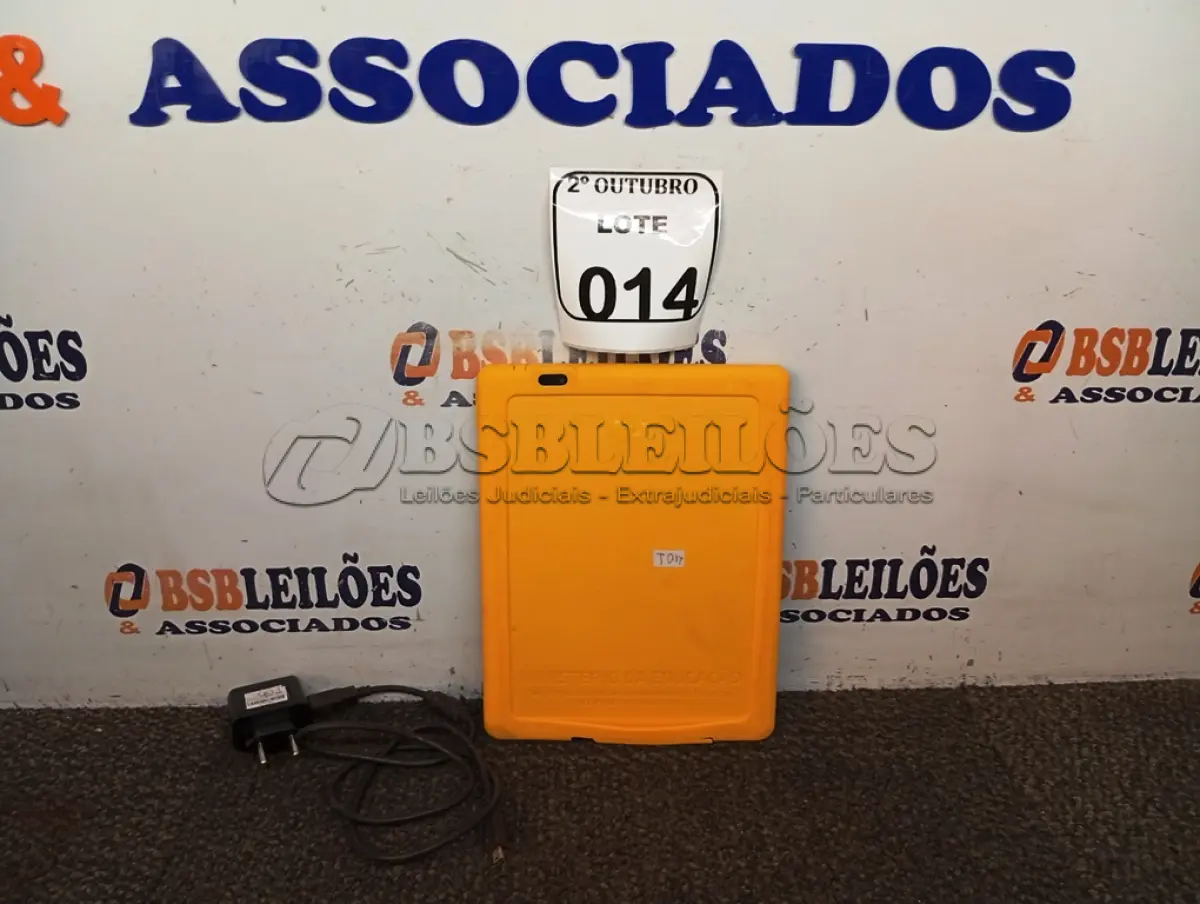 LOTE 014 - 01 TABLET MARCA POSITIVO COM CARREGADOR. (NO ESTADO) ATENÇÃO! FAZER A VISITAÇÃO ANTES DE ARREMATAR, NÃO SABEMOS SE FUNCIONA. LEILÃO NÃO TEM GARANTIA E NEM DEVOLUÇÃO, SUJEITO A POSSÍVEIS AVARIAS VISÍVEIS/OCULTAS E/OU AUSÊNCIA DE COMPONENTES.