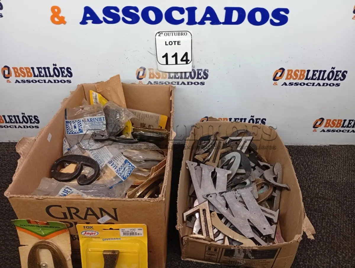 LOTE 114 - 01 LOTE COM DIVERSOS ENFEITES DE NÚMEROS PARA CASAS E APARTAMENTOS. (NO ESTADO) ATENÇÃO! FAZER A VISITAÇÃO ANTES DE ARREMATAR, NÃO SABEMOS SE FUNCIONA. LEILÃO NÃO TEM GARANTIA E NEM DEVOLUÇÃO, SUJEITO A POSSÍVEIS AVARIAS VISÍVEIS/OCULTAS E/OU AUSÊNCIA DE COMPONENTES.