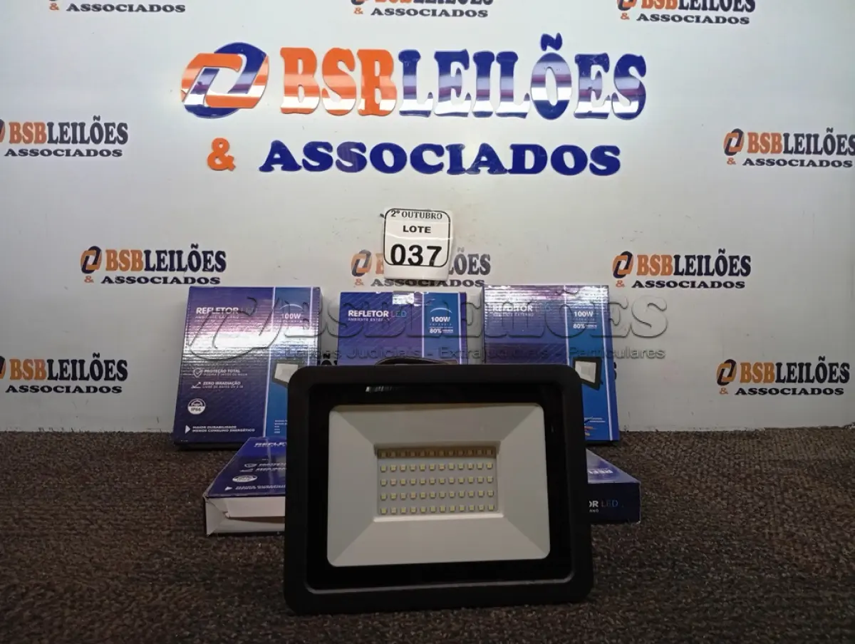 LOTE 037 - 05 REFLETORES LED AMBIENTE EXTERNO100W. (NO ESTADO) ATENÇÃO! FAZER A VISITAÇÃO ANTES DE ARREMATAR, NÃO SABEMOS SE FUNCIONA. LEILÃO NÃO TEM GARANTIA E NEM DEVOLUÇÃO, SUJEITO A POSSÍVEIS AVARIAS VISÍVEIS/OCULTAS E/OU AUSÊNCIA DE COMPONENTES.
