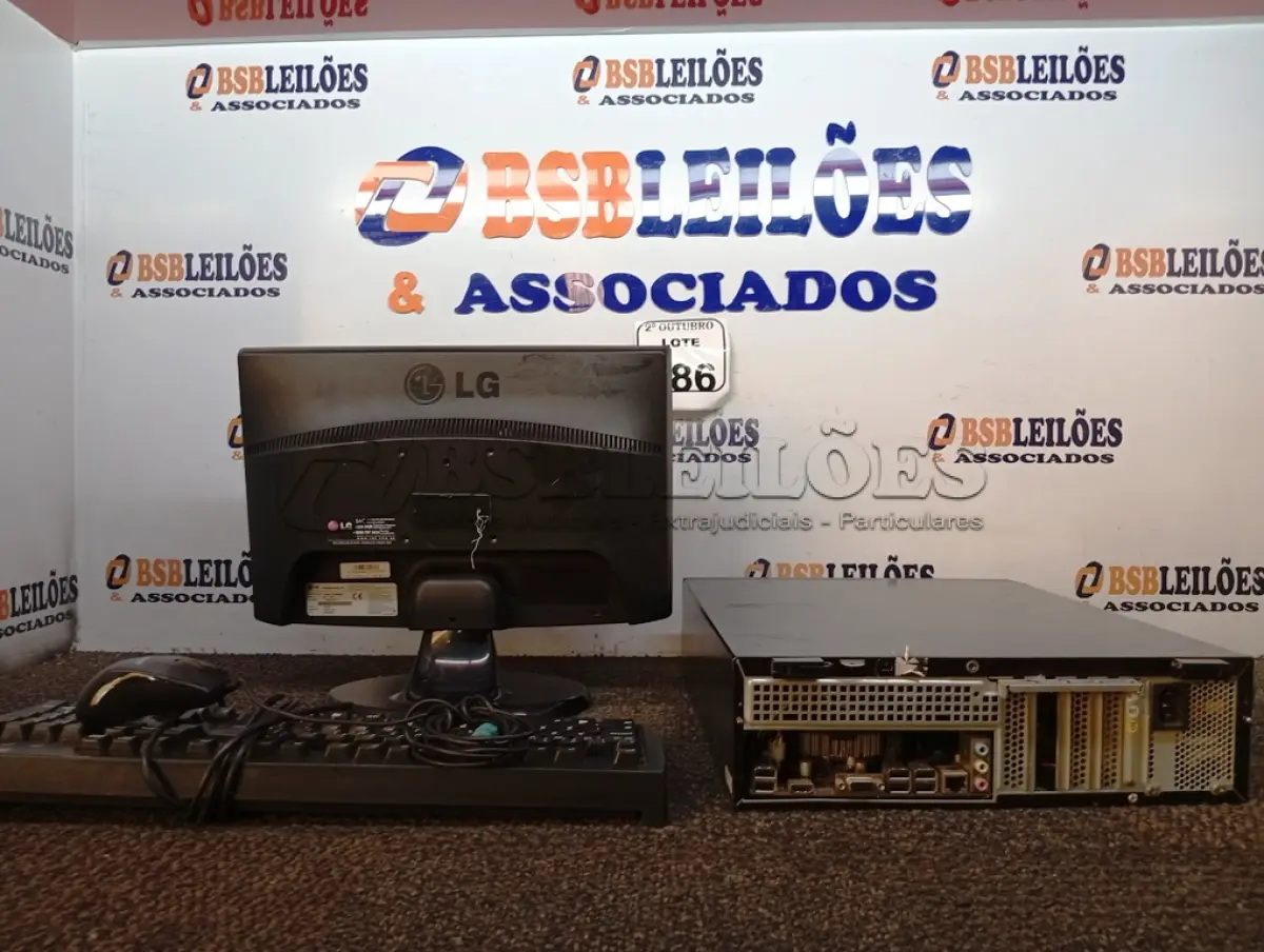 LOTE 086 - 01 MONITOR, 01 CPU E 01 TECLADO. (NO ESTADO) ATENÇÃO! FAZER A VISITAÇÃO ANTES DE ARREMATAR, NÃO SABEMOS SE FUNCIONA. LEILÃO NÃO TEM GARANTIA E NEM DEVOLUÇÃO, SUJEITO A POSSÍVEIS AVARIAS VISÍVEIS/OCULTAS E/OU AUSÊNCIA DE COMPONENTES.