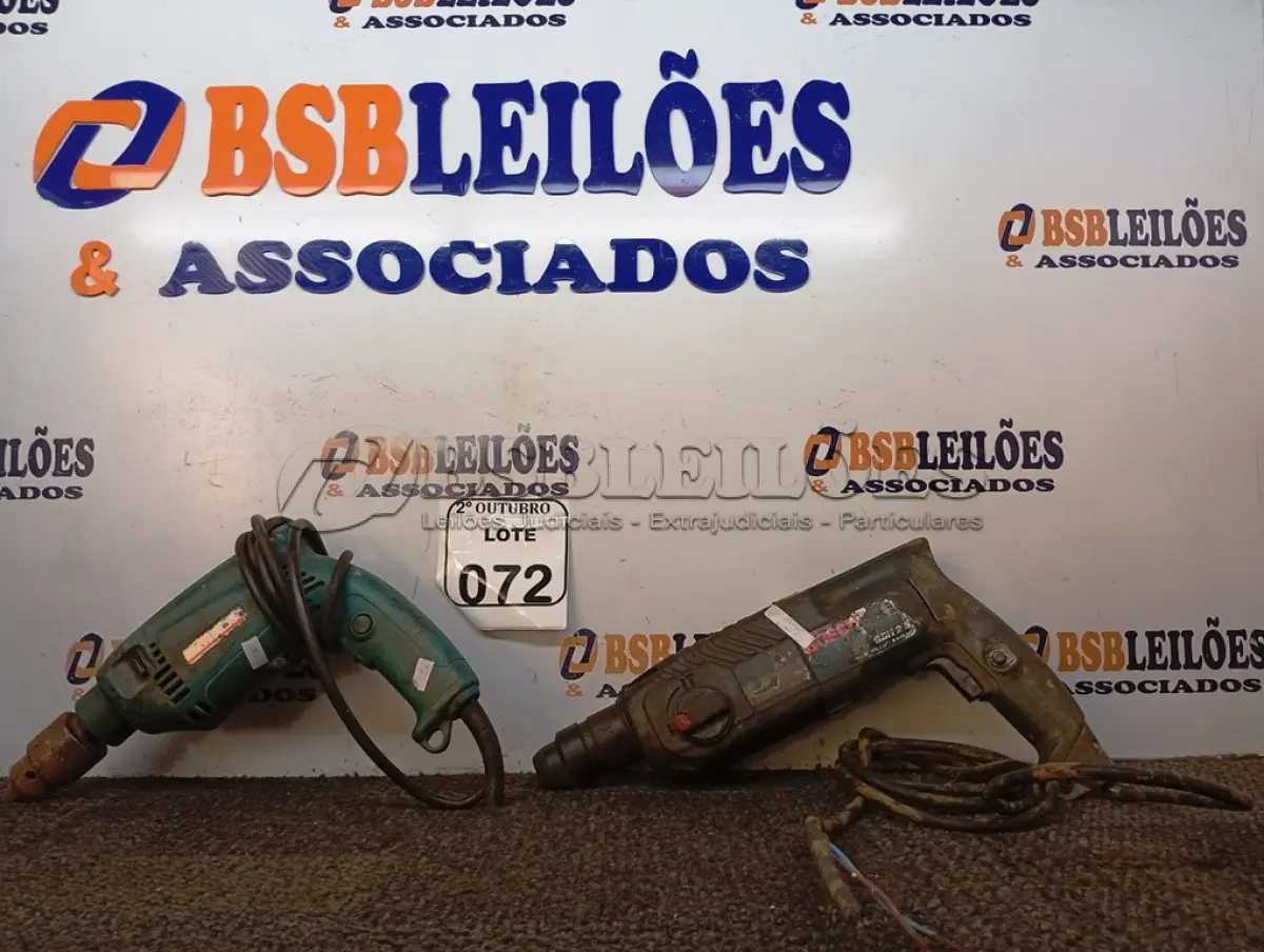 LOTE 072 - 01 MARTELETE MARCA BOSCH E 01 FURADEIRA. (NO ESTADO) ATENÇÃO! FAZER A VISITAÇÃO ANTES DE ARREMATAR, NÃO SABEMOS SE FUNCIONA. LEILÃO NÃO TEM GARANTIA E NEM DEVOLUÇÃO, SUJEITO A POSSÍVEIS AVARIAS VISÍVEIS/OCULTAS E/OU AUSÊNCIA DE COMPONENTES.