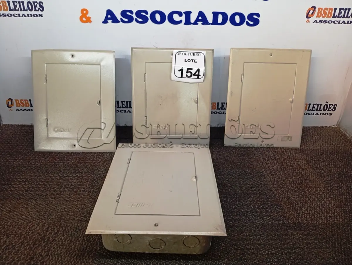 LOTE 154 - 04 CAIXAS DE DISTRIBUIÇÃO ELÉTRICA C 12 CIRCUITOS DE EMBUTIR. (NO ESTADO) ATENÇÃO! FAZER A VISITAÇÃO ANTES DE ARREMATAR, NÃO SABEMOS SE FUNCIONA. LEILÃO NÃO TEM GARANTIA E NEM DEVOLUÇÃO, SUJEITO A POSSÍVEIS AVARIAS VISÍVEIS/OCULTAS E/OU AUSÊNCIA DE COMPONENTES.
