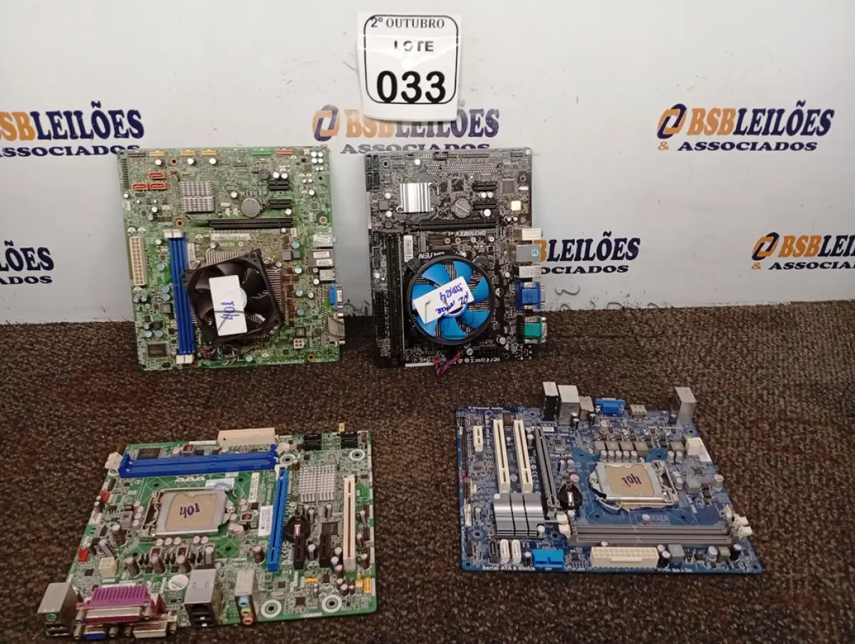 LOTE 033 - 04 PLACAS-MÃE PARA PC. (NO ESTADO) ATENÇÃO! FAZER A VISITAÇÃO ANTES DE ARREMATAR, NÃO SABEMOS SE FUNCIONA. LEILÃO NÃO TEM GARANTIA E NEM DEVOLUÇÃO, SUJEITO A POSSÍVEIS AVARIAS VISÍVEIS/OCULTAS E/OU AUSÊNCIA DE COMPONENTES.