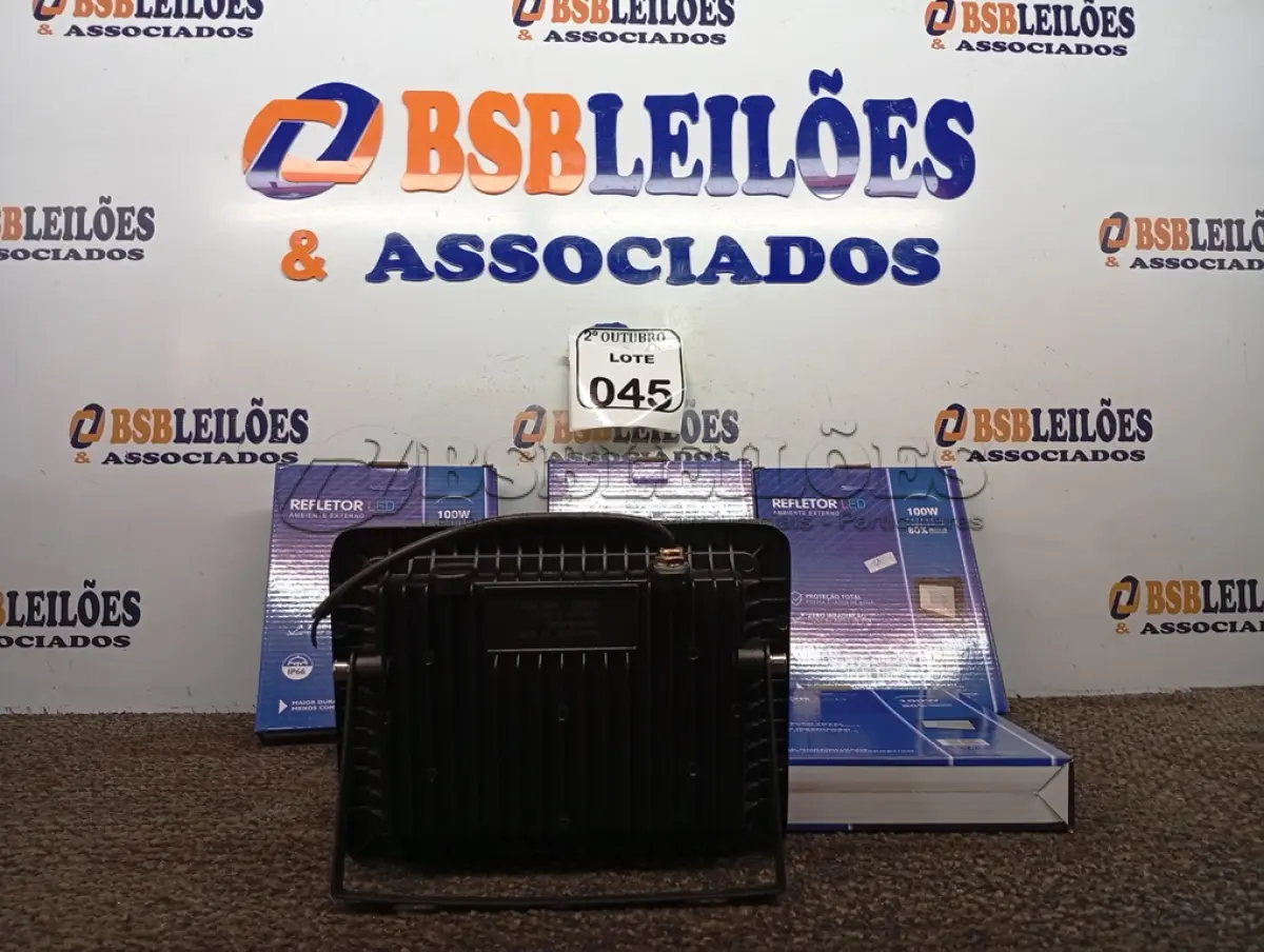 LOTE 045 - 05 REFLETORES LED AMBIENTE EXTERNO100W. (NO ESTADO) ATENÇÃO! FAZER A VISITAÇÃO ANTES DE ARREMATAR, NÃO SABEMOS SE FUNCIONA. LEILÃO NÃO TEM GARANTIA E NEM DEVOLUÇÃO, SUJEITO A POSSÍVEIS AVARIAS VISÍVEIS/OCULTAS E/OU AUSÊNCIA DE COMPONENTES.