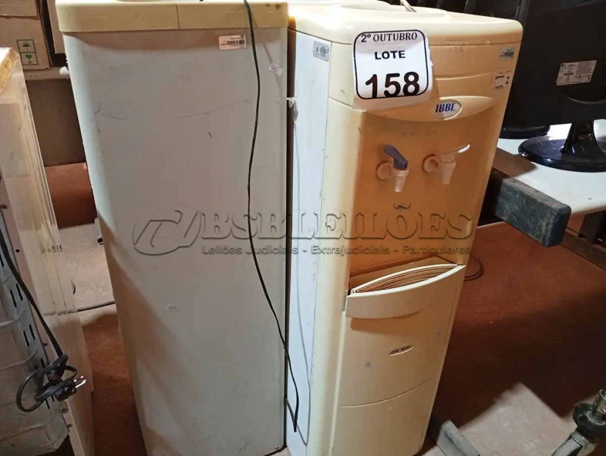 LOTE 158 - 03 BEBEDOUROS PARA GARRAFÃO. (NO ESTADO) ATENÇÃO! FAZER A VISITAÇÃO ANTES DE ARREMATAR, NÃO SABEMOS SE FUNCIONA. LEILÃO NÃO TEM GARANTIA E NEM DEVOLUÇÃO, SUJEITO A POSSÍVEIS AVARIAS VISÍVEIS/OCULTAS E/OU AUSÊNCIA DE COMPONENTES.