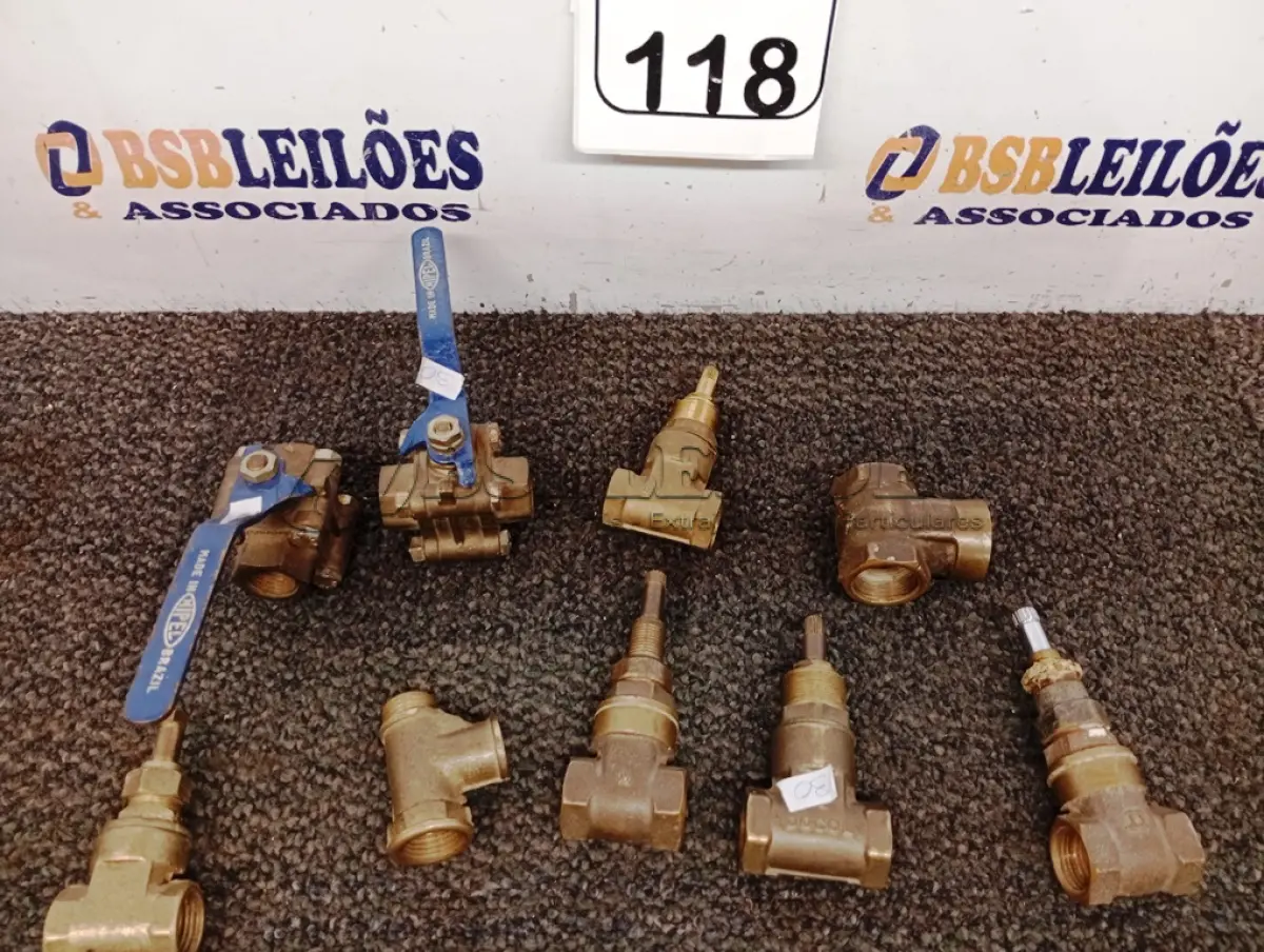 LOTE 118 - 07 REGISTROS EM METAL DIVERSOS E 02 TEZ EM METAL. (NO ESTADO) ATENÇÃO! FAZER A VISITAÇÃO ANTES DE ARREMATAR, NÃO SABEMOS SE FUNCIONA. LEILÃO NÃO TEM GARANTIA E NEM DEVOLUÇÃO, SUJEITO A POSSÍVEIS AVARIAS VISÍVEIS/OCULTAS E/OU AUSÊNCIA DE COMPONENTES.