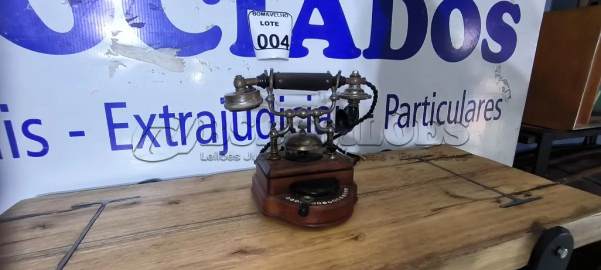 LOTE 004 - 01TELEFONE DE MESA DIAL COM 15. TELEFONE ORIGINAL ANO 1900 GRAB-A-PHONE, "PEGA UM FONE", MADEIRA E NIQUEL. (NO ESTADO)