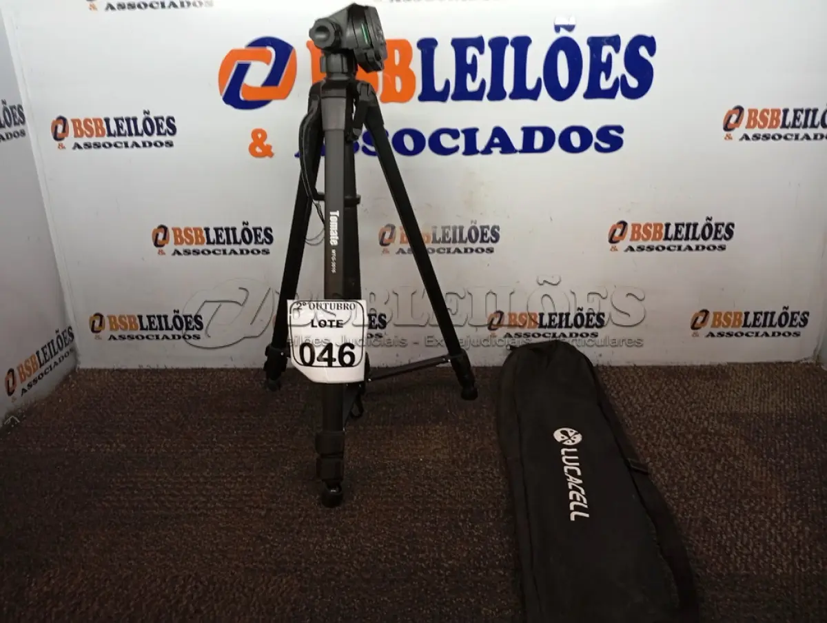 LOTE 046 - 01 TRIPÉ PARA CÂMERA MARCA TOMATE MTG-3016. (NO ESTADO) ATENÇÃO! FAZER A VISITAÇÃO ANTES DE ARREMATAR, NÃO SABEMOS SE FUNCIONA. LEILÃO NÃO TEM GARANTIA E NEM DEVOLUÇÃO, SUJEITO A POSSÍVEIS AVARIAS VISÍVEIS/OCULTAS E/OU AUSÊNCIA DE COMPONENTES.
